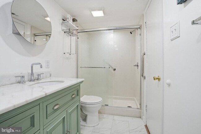 Building Photo - 3750 Clarendon Ave