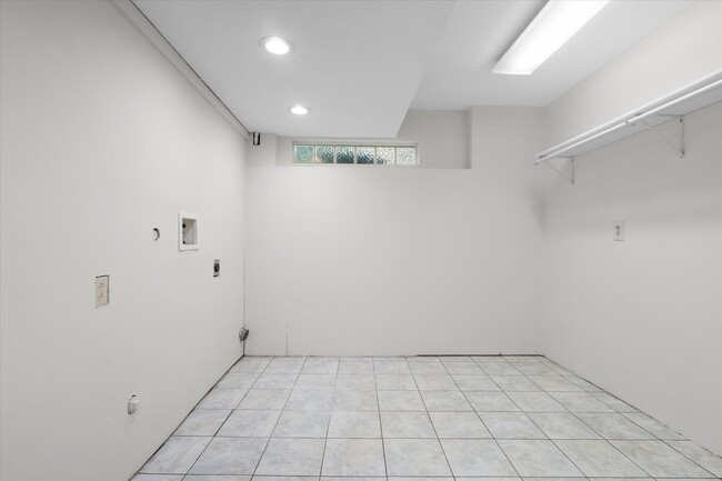 Building Photo - 4111 Watertown Pl