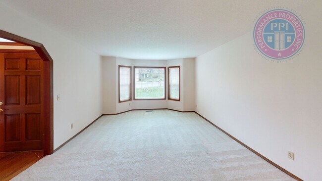 Building Photo - Room to Roam at Hidden Springs in West Linn! Pets OK!