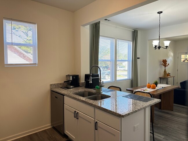 Building Photo - 152 Gregg St