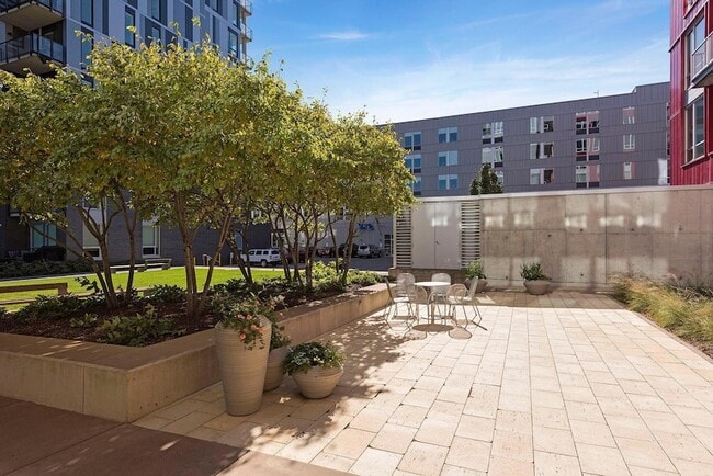 Building Photo - 901 S 2nd St