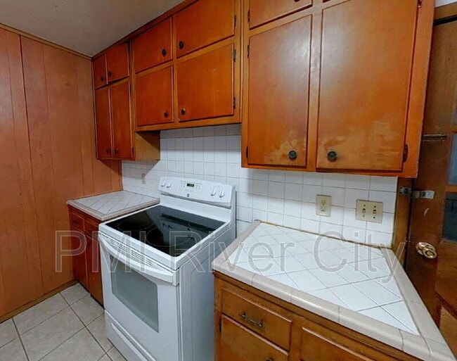 Building Photo - 7473 Greenway Dr