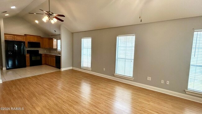 Building Photo - 18012 Woodhaven Dr