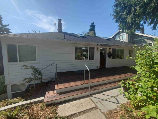 Primary Photo - Prime Wallingford location 4 bed, 3 bath w...