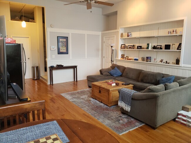 Building Photo - 1870 N Halsted St