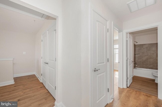 Building Photo - 9962 Roulette Dr