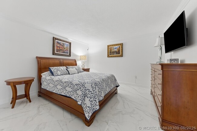 Building Photo - 3546 S Ocean Blvd