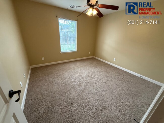 Building Photo - 1609 White Oak Cir