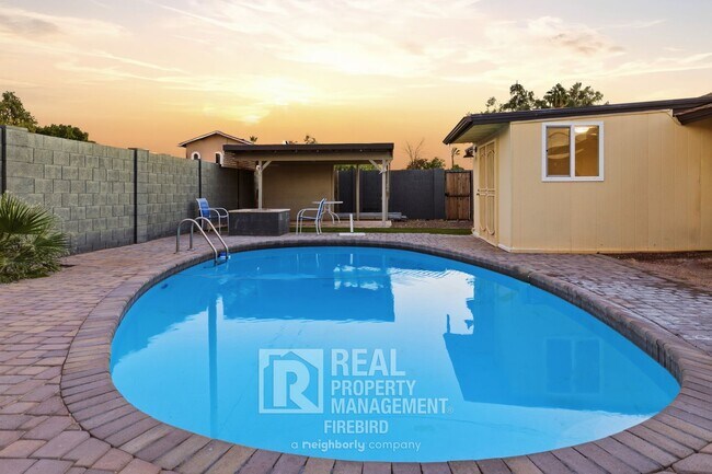 Building Photo - 1901 N 48th Pl