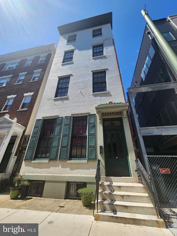 Building Photo - 322 S 11th St