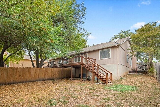 Building Photo - 220 Sailmaster St