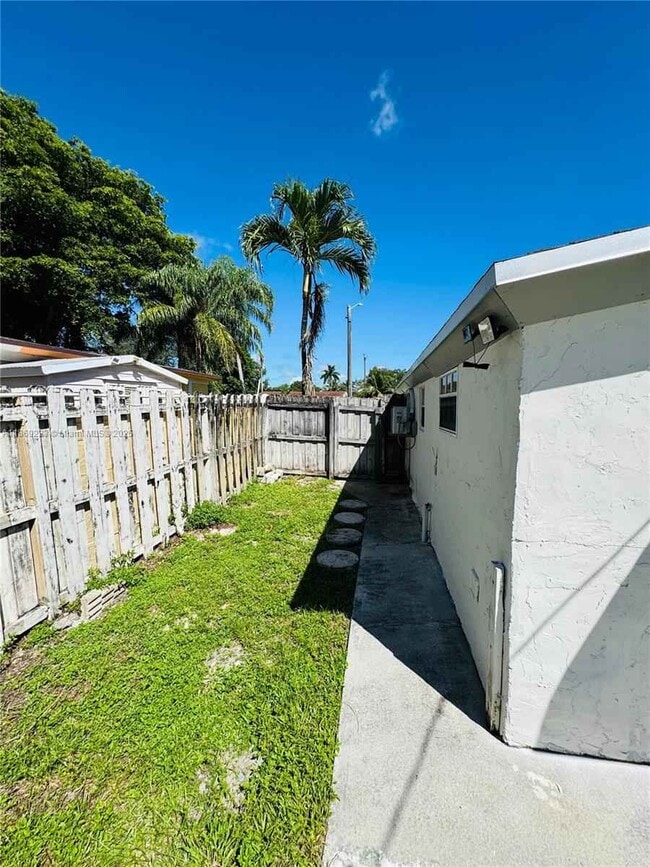 Building Photo - 5630 Simms St