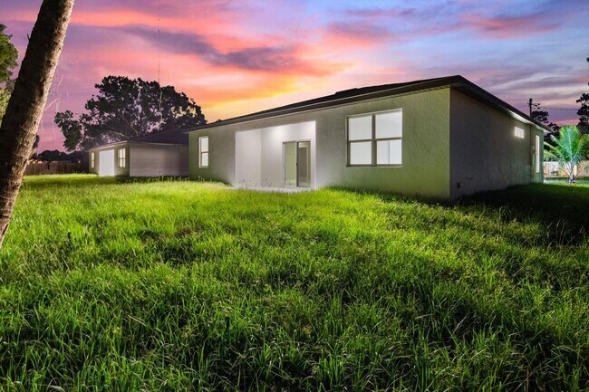 Building Photo - ONE MONTH FREE RENT! Modern, energy effici...