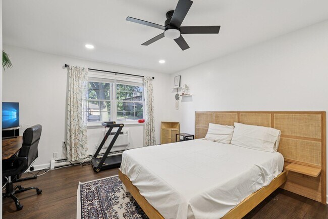 Building Photo - 14 A Lakeside Dr