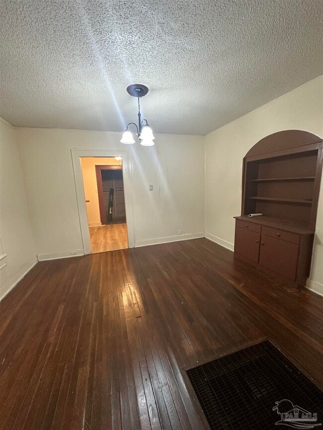 Building Photo - 14 E Strong St