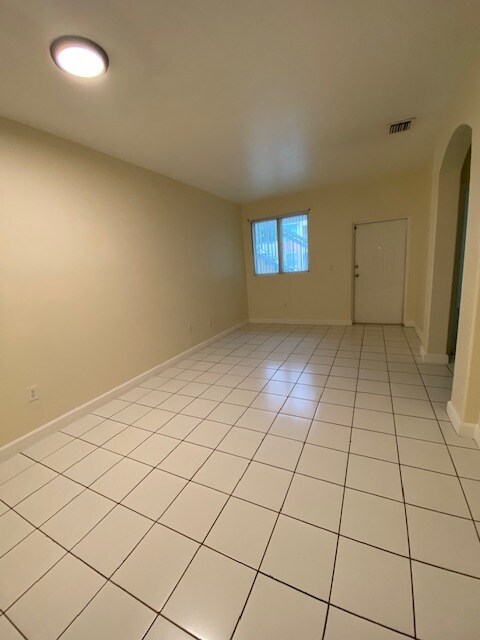 Building Photo - 1663 SE 27th Dr