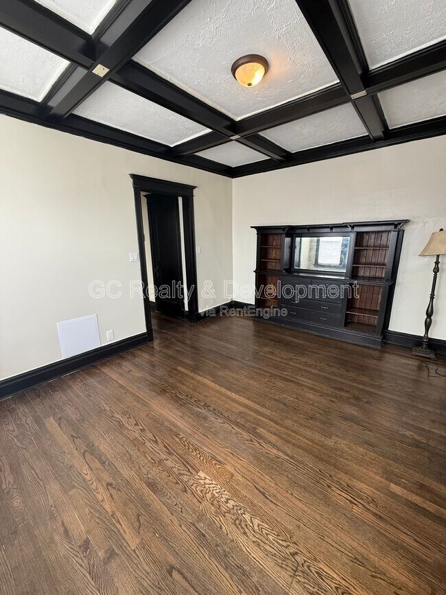 Building Photo - 1452 E Marquette Rd