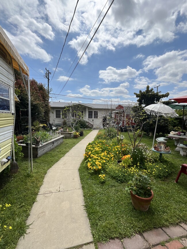 Building Photo - 318 E Colorado Blvd