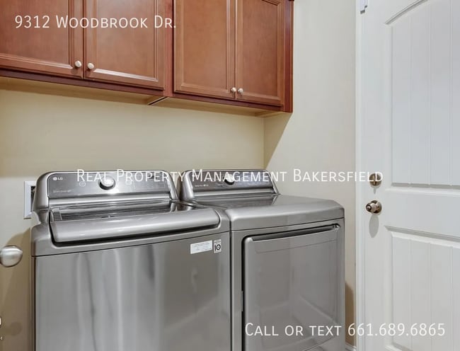 Building Photo - 9312 Woodbrook Dr
