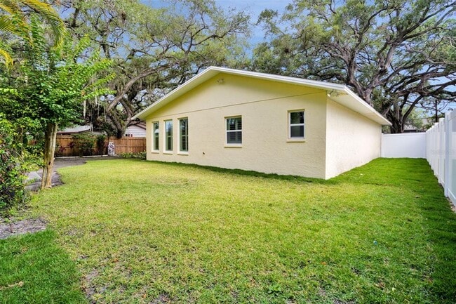 Building Photo - 3118 W Fielder St