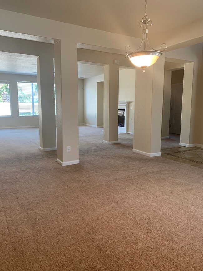 Building Photo - Gorgeous home in Patterson