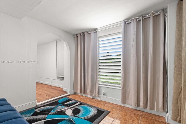 Building Photo - 1300 NE 183rd St