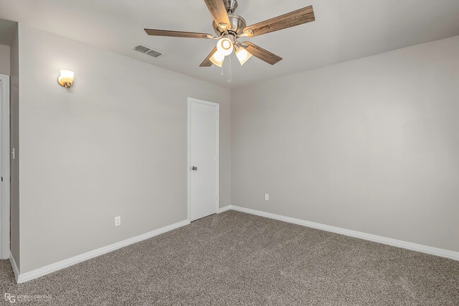 Building Photo - 10048 Alondra St