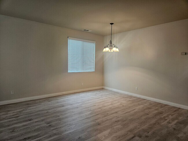 Building Photo - JESS RANCH - 3 BEDROOM