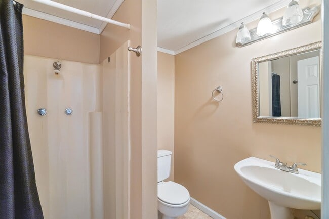 Building Photo - 153 Yankee St