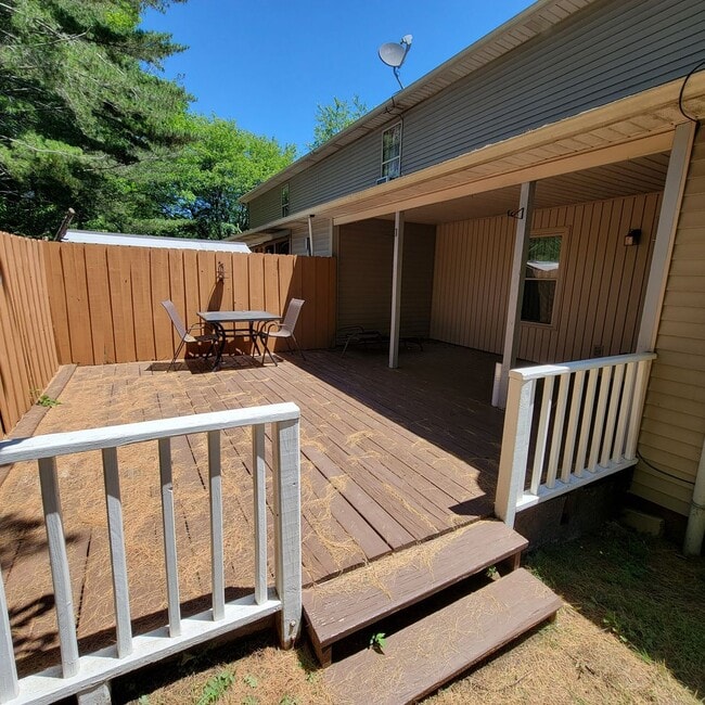 Building Photo - 3/2 Townhouse-Cookeville City Limits-End Unit