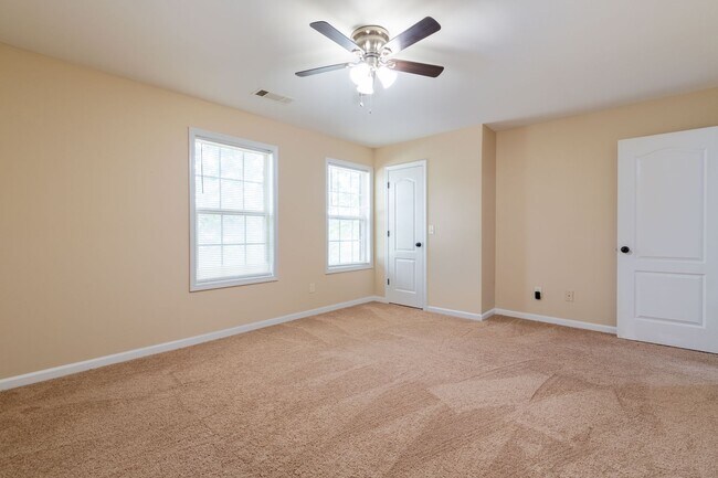 Building Photo - 3 Bed/2 Bath Townhouse in Douglasville!