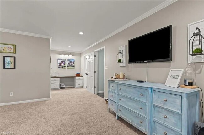 Building Photo - Beautiful Updated Home for Rent in New Irv...