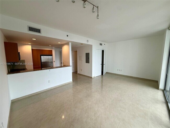 Building Photo - 1060 Brickell Ave
