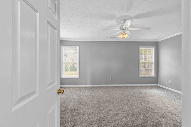 Building Photo - 302 Altavista Loop