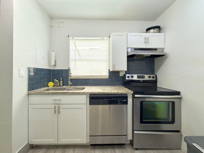 Building Photo - 6507 Winfield Blvd
