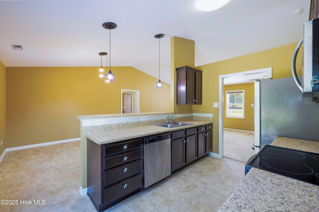 Building Photo - 209 Oak Grove Cir