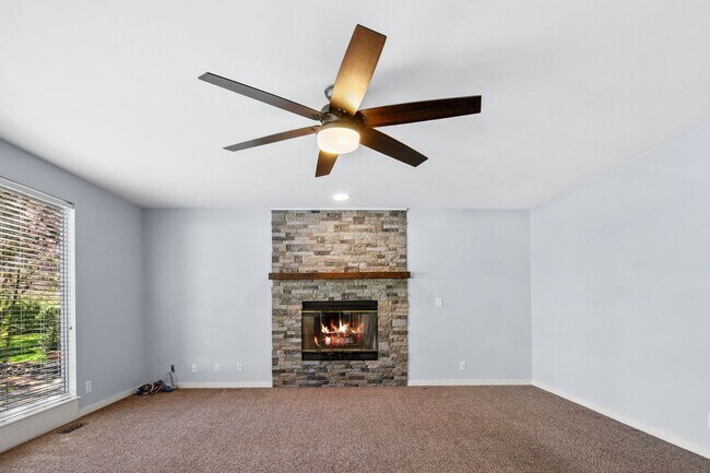 Building Photo - Parkside Paradise: Spacious 5-Bed Luxury in Hobble Creek