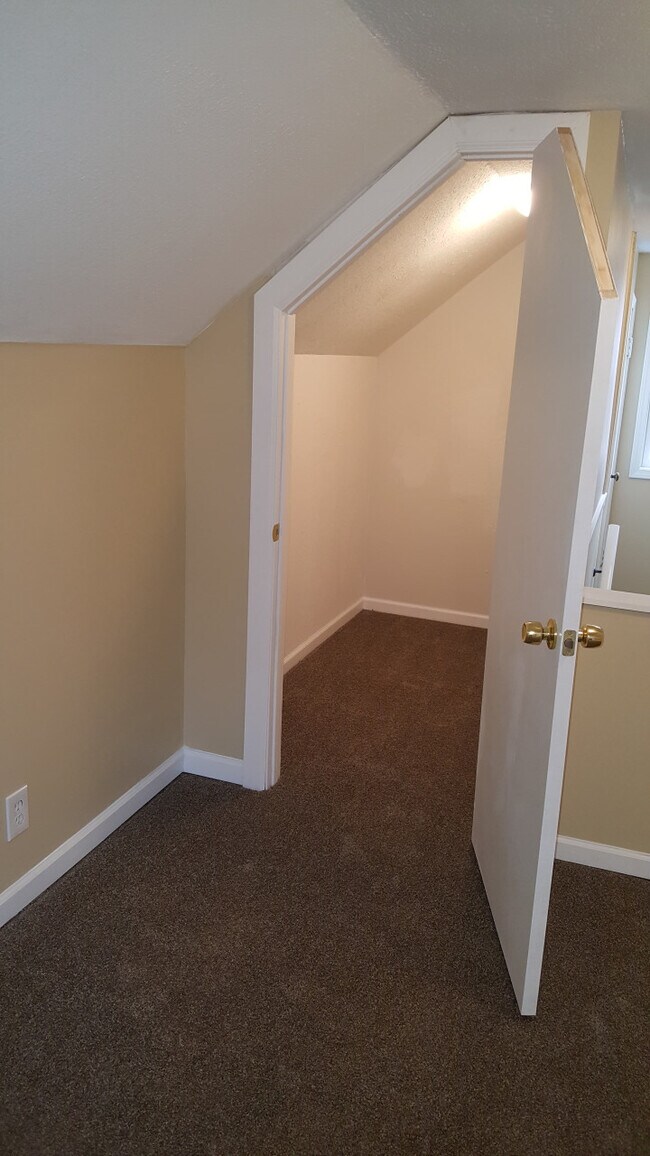 Building Photo - 4214 Verona Rd