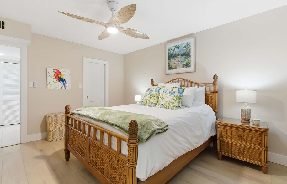 Building Photo - 853-899-899 Beach Rd