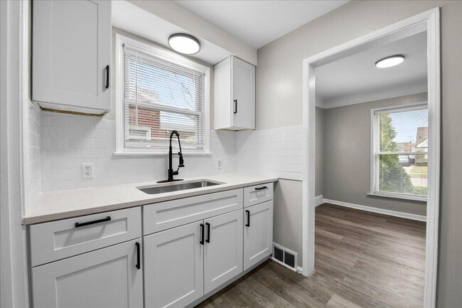 Building Photo - 16283 Carlisle St