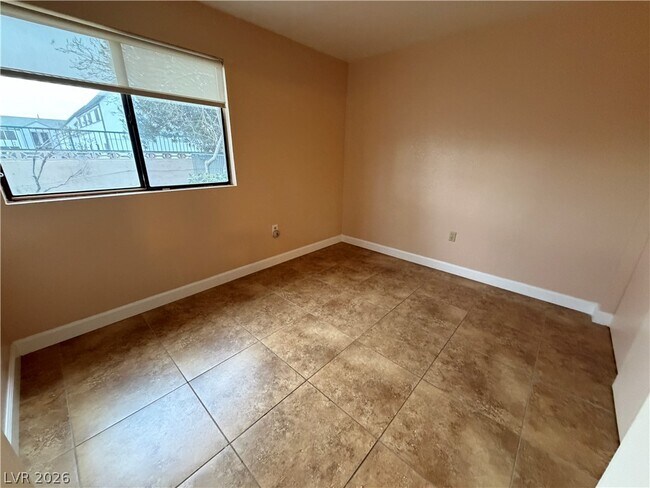 Building Photo - 2140 Pinetop Ln