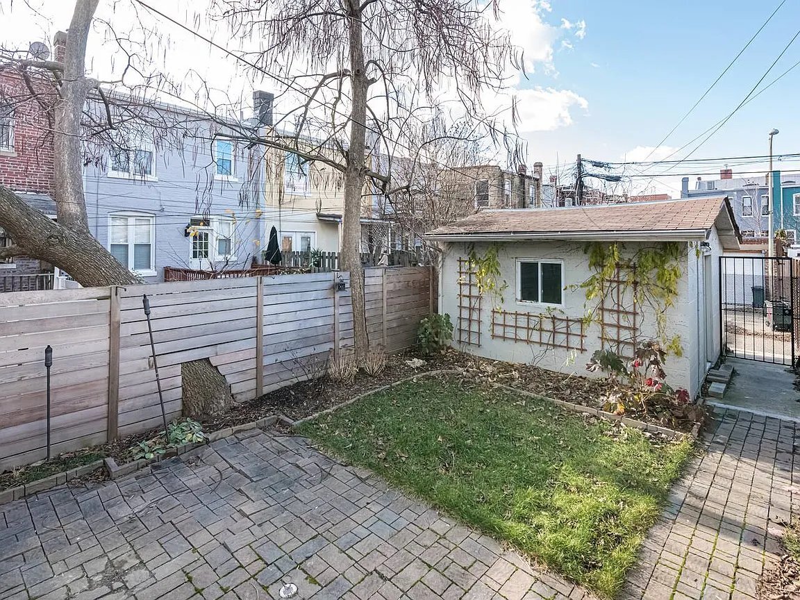 Building Photo - 1008 8th St NE