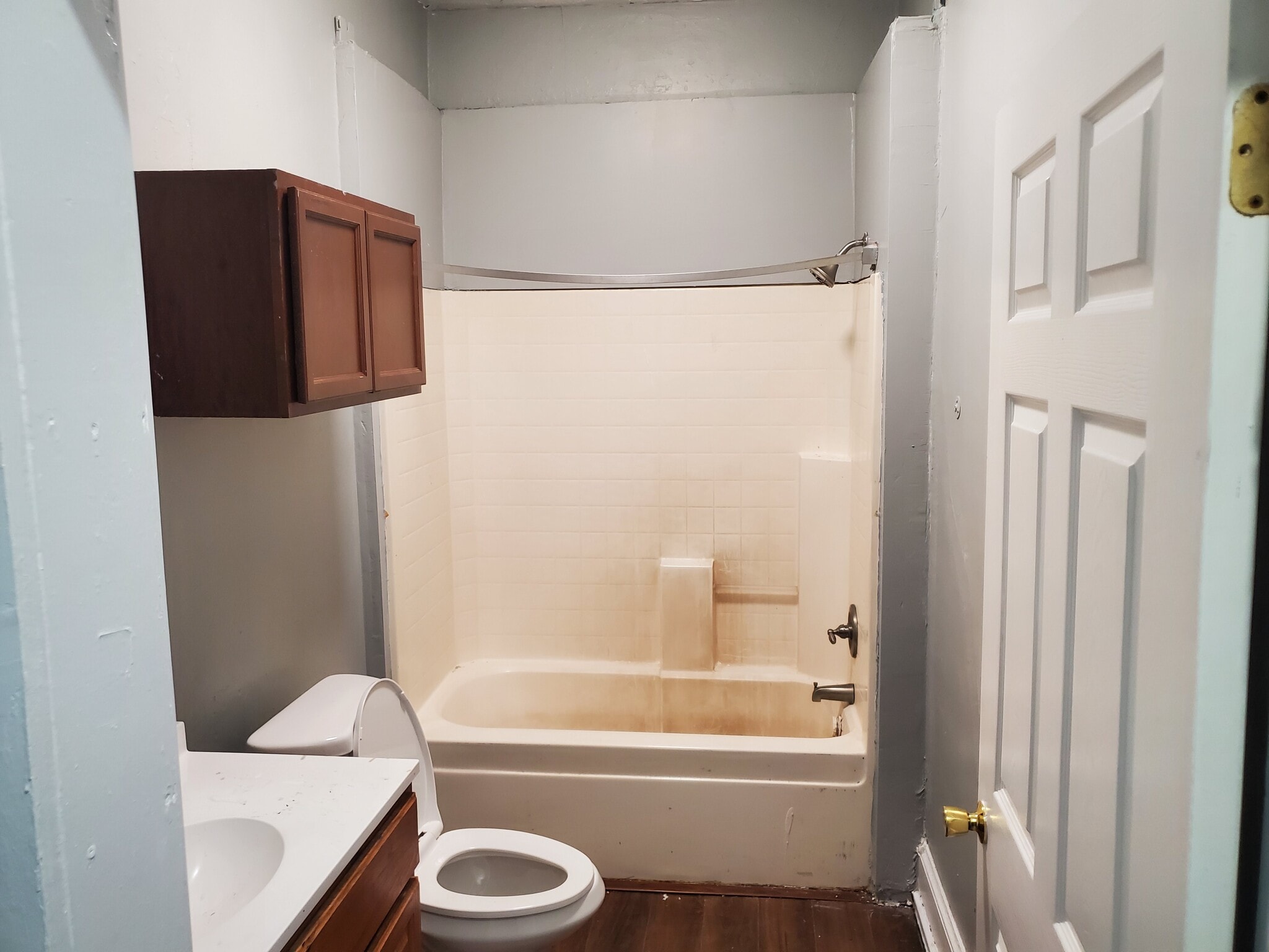 Bath - 1501 Nardin Ave