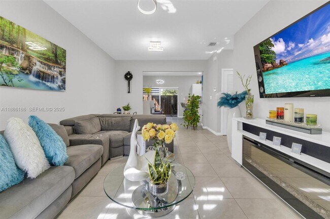 Building Photo - 424 NE 4th Ave