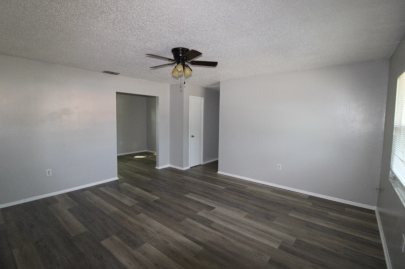 Building Photo - 2105 Blossom Ct