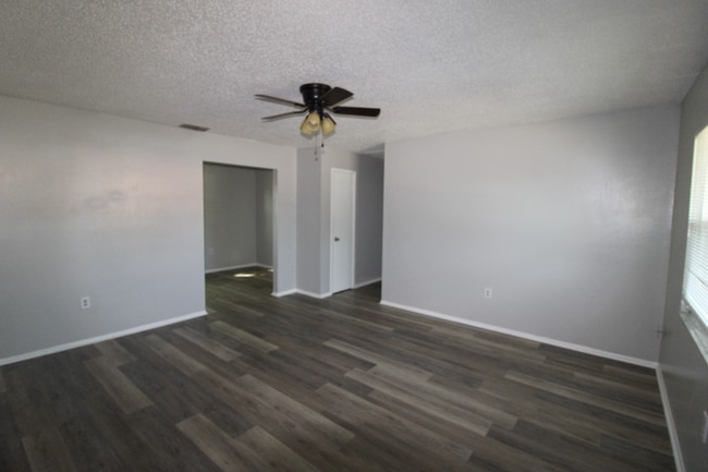 Building Photo - 2105 Blossom Ct