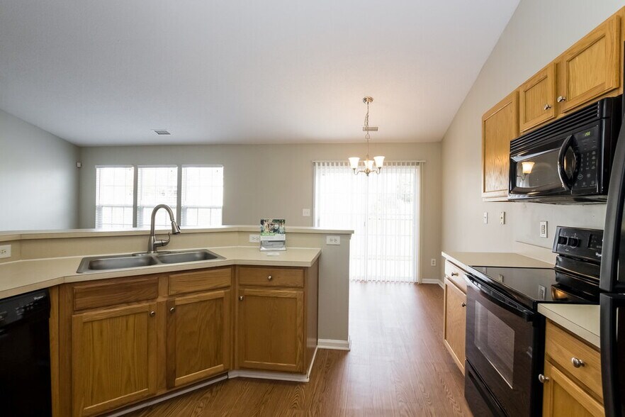 Building Photo - 8433 Appledale Dr
