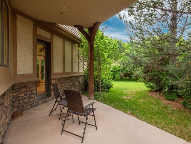 Building Photo - 9 Foxtail Cir