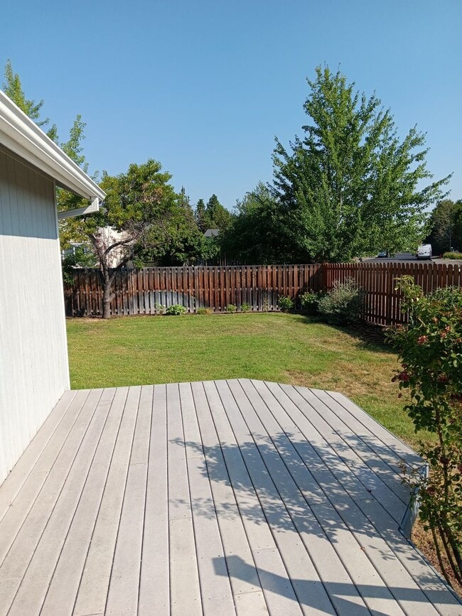 Building Photo - Charming Single-Level Home in Bend’s Mountain View Area