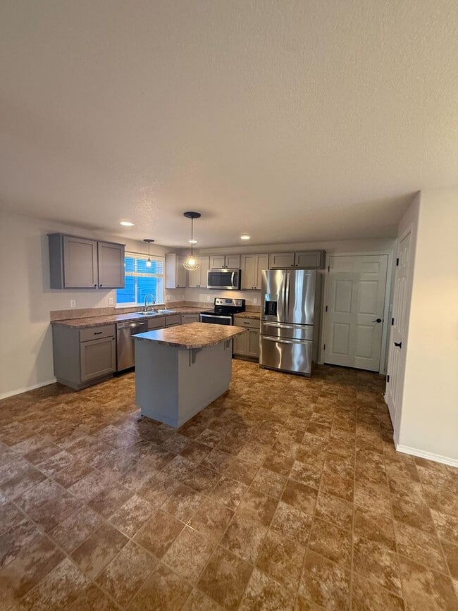 Building Photo - Gorgeous 3B/2.5Ba Home in Battle Ground! Close to Shopping & More!